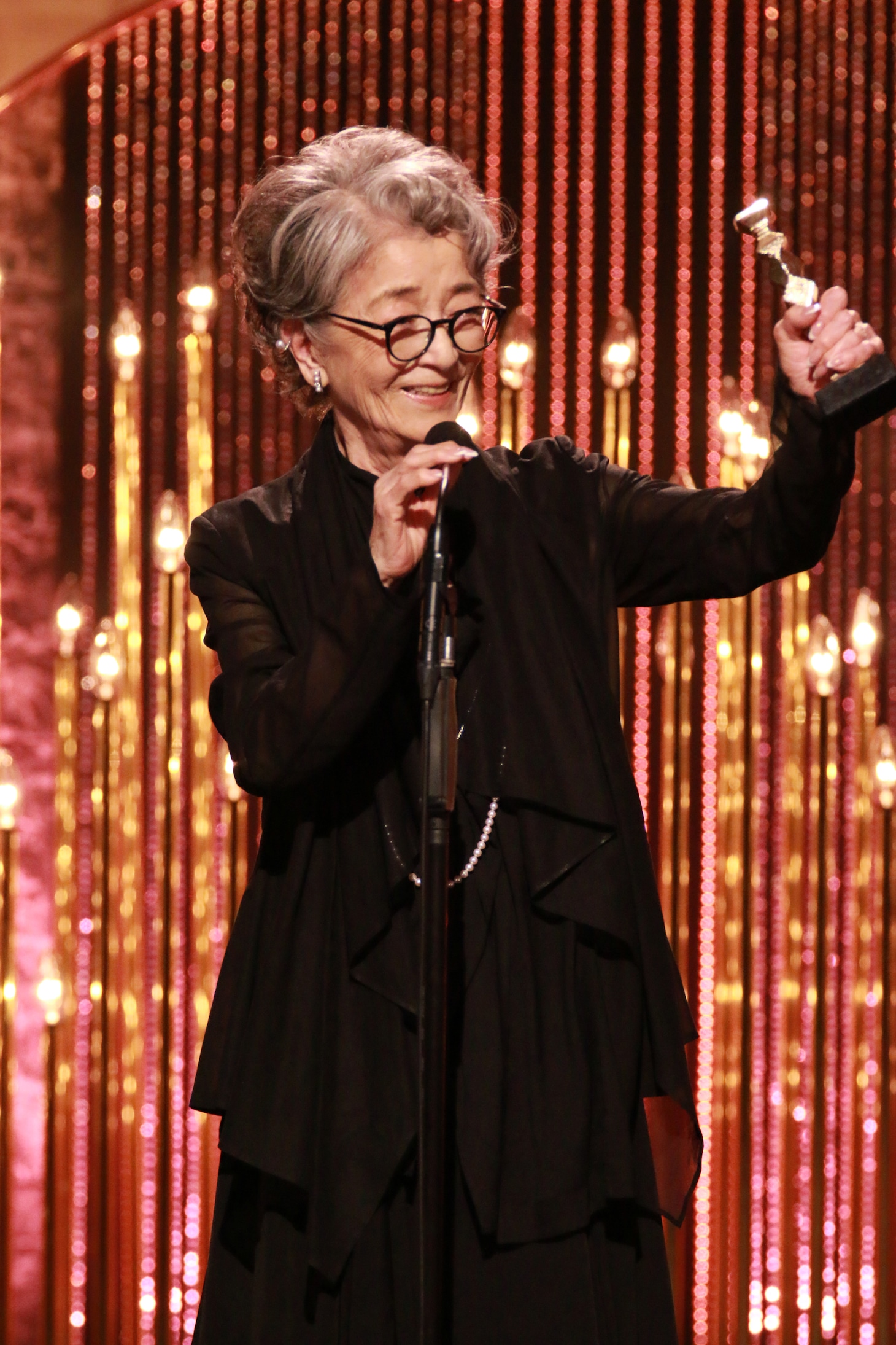 第49回日本アカデミー賞授賞式より、最優秀主演女優賞に輝いた倍賞千恵子 ©︎日本アカデミー賞協会