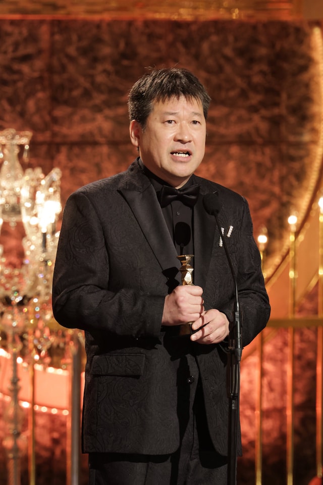 第49回日本アカデミー賞授賞式より、最優秀助演男優賞に輝いた「爆弾」の佐藤二朗 ©︎日本アカデミー賞協会