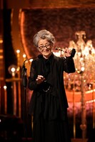 第49回日本アカデミー賞授賞式より、最優秀主演女優賞に輝いた倍賞千恵子 ©︎日本アカデミー賞協会