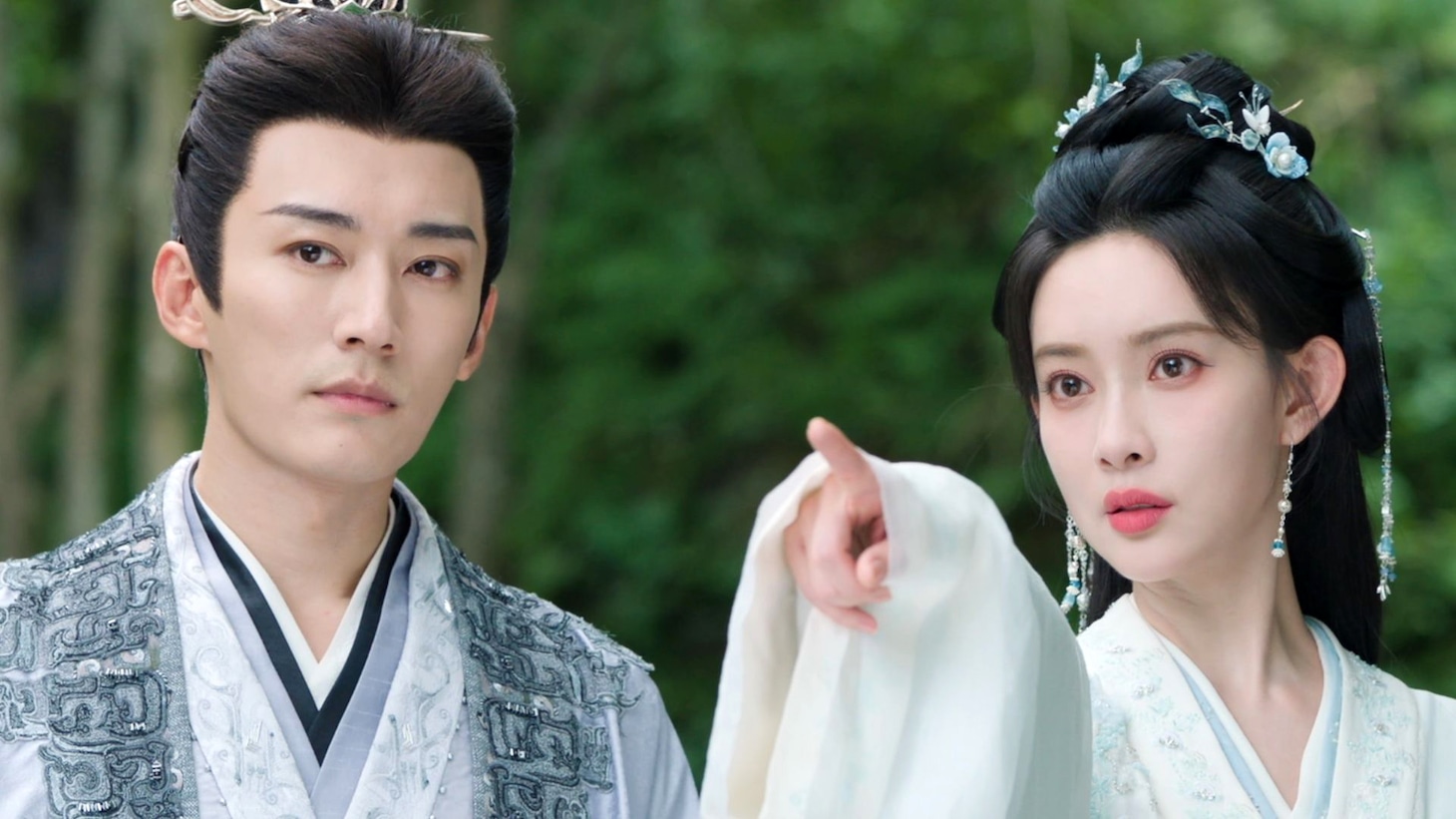 左からリウ・シュエイー（劉学義）演じる沈在野、モン・ズーイー（孟子義）演じる姜桃花