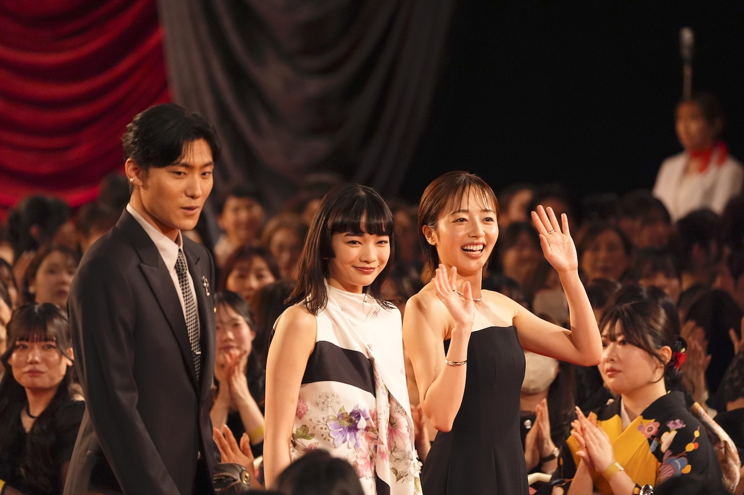 新人俳優賞の受賞者たち。左から松谷鷹也、見上愛、森田望智 ©日本アカデミー賞協会