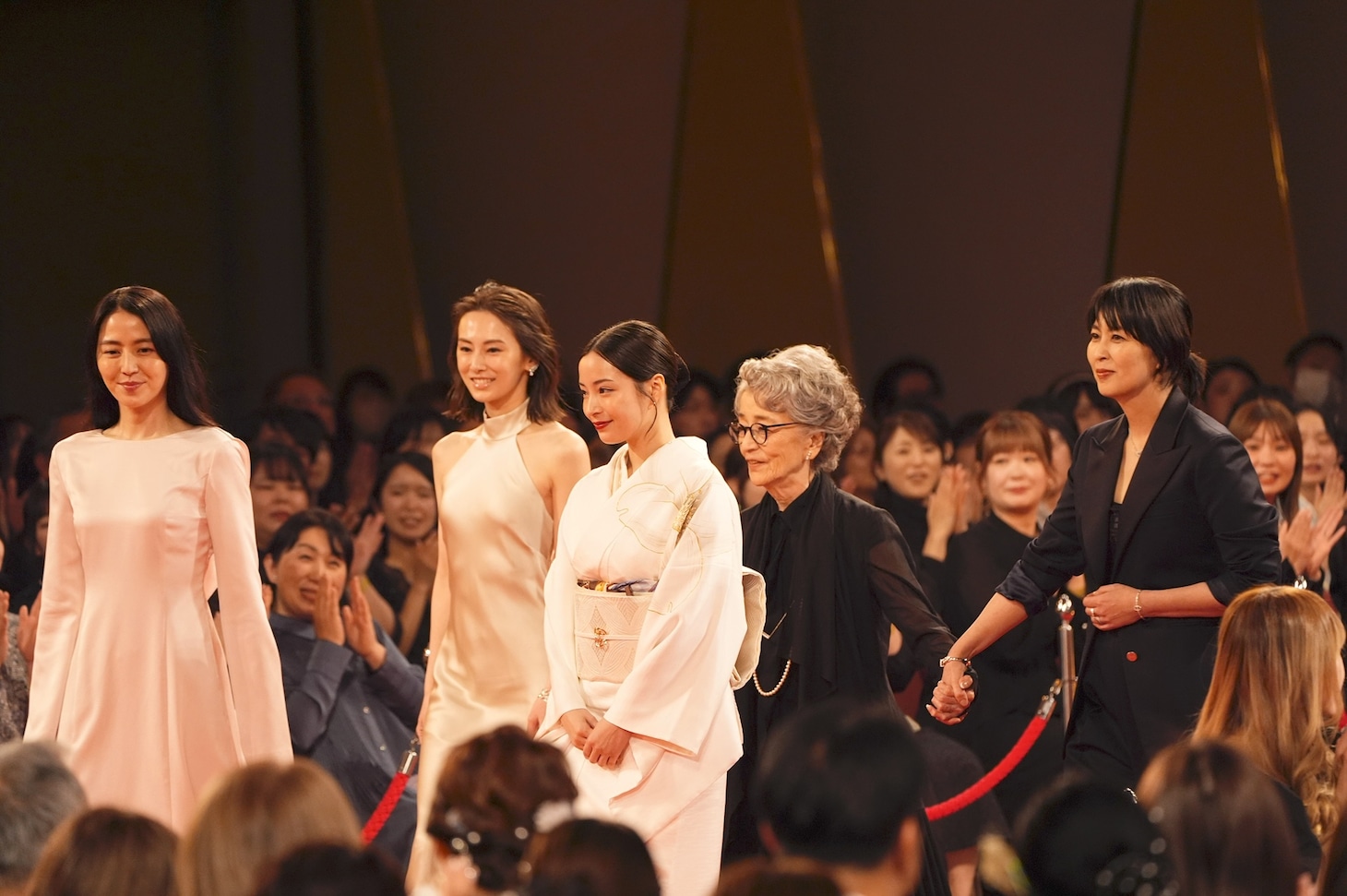 優秀主演女優賞の受賞者たち。左から長澤まさみ、北川景子、広瀬すず、倍賞千恵子、松たか子 ©日本アカデミー賞協会