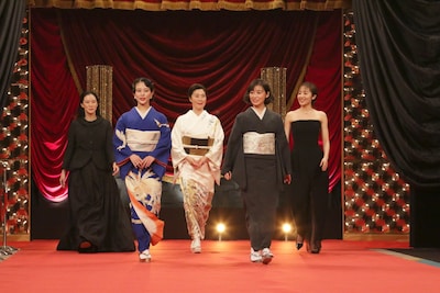 優秀助演女優賞の受賞者たち。左から蒼井優、高畑充希、寺島しのぶ、森七菜、森田望智 ©日本アカデミー賞協会