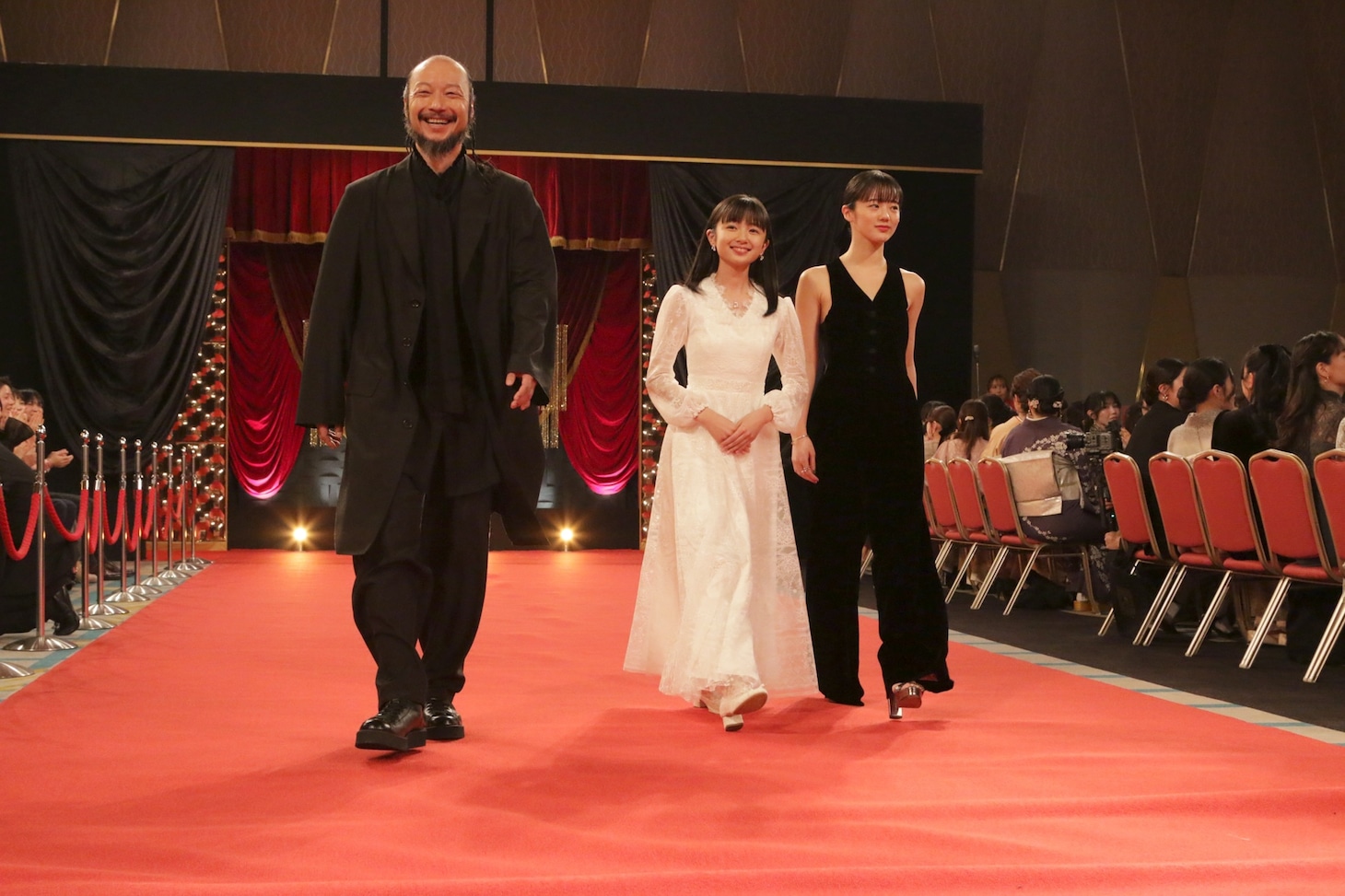 新人俳優賞の受賞者たち。左から河内大和、白山乃愛、中島瑠菜 ©日本アカデミー賞協会