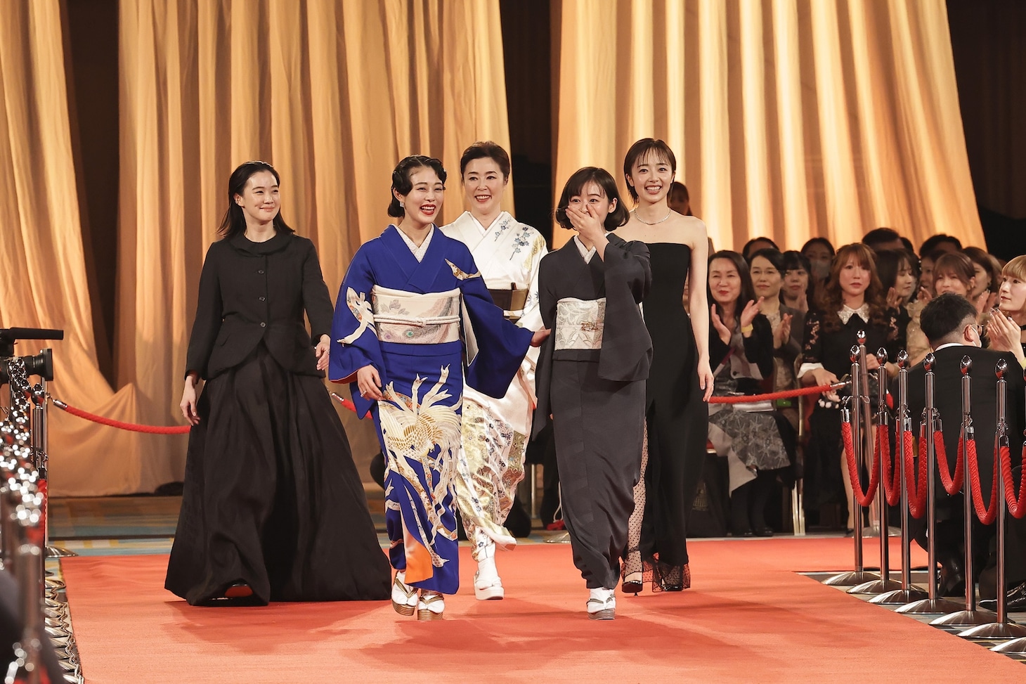 優秀助演女優賞の受賞者たち。左から蒼井優、高畑充希、寺島しのぶ、森七菜、森田望智 ©日本アカデミー賞協会