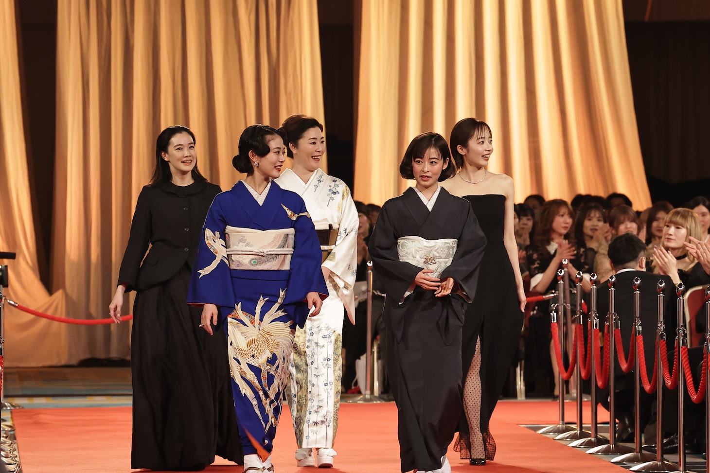 優秀助演女優賞の受賞者たち。左から蒼井優、高畑充希、寺島しのぶ、森七菜、森田望智 ©日本アカデミー賞協会
