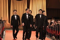優秀主演男優賞の受賞者たち。左から妻夫木聡、長塚京三、松村北斗（SixTONES）、山田裕貴、吉沢亮 ©日本アカデミー賞協会