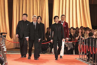 優秀助演男優賞の受賞者たち。左から佐藤二朗、田中泯、松村北斗（SixTONES）、横浜流星、渡辺謙 ©日本アカデミー賞協会