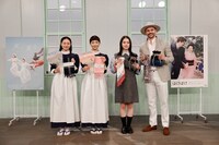連続テレビ小説バトンタッチセレモニーの様子。左から上坂樹里、見上愛、髙石あかり、ゲストのトミー・バストウ