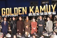 「ゴールデンカムイ 網走監獄襲撃編」公開記念舞台挨拶の様子。左から片桐健滋、眞栄田郷敦、玉木宏、山﨑賢人、山田杏奈、舘ひろし、矢本悠馬