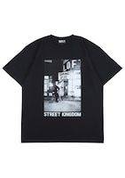 「ストリート・キングダム 自分の音を鳴らせ。」とメディコム・トイのコラボTシャツ