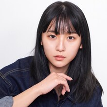 縦型ショートドラマ「なんでもないトマトなのに」に出演する浅川梨奈