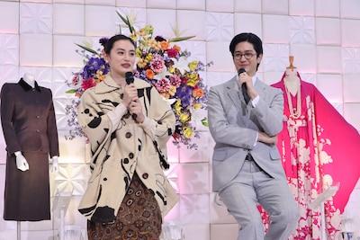 「森英恵 Butterfly beyond」制作発表会見に出席した八木莉可子（左）、中島裕翔（右）