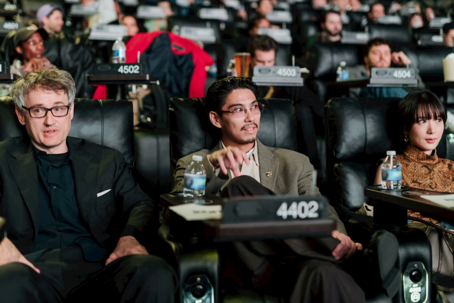 サウス・バイ・サウスウエスト（SXSW）2026にて、「Never After Dark／ネバーアフターダーク」公式上映に参加した穂志もえか（右）、賀来賢人（中央）、デイヴ・ボイル（左）