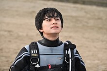 フジテレビの月9ドラマ「サバ缶、宇宙へ行く」北村匠海演じる教師・朝野峻一