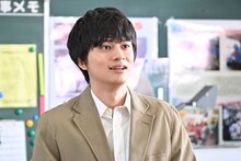 フジテレビの月9ドラマ「サバ缶、宇宙へ行く」北村匠海演じる教師・朝野峻一