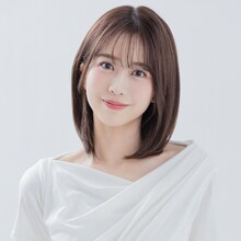 縦型ショートドラマ「なんでもないトマトなのに」に出演する篠崎彩奈