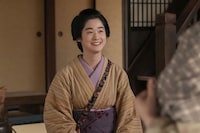 連続テレビ小説「ばけばけ」スピンオフドラマ「オウメサン、オカミ、シマス。」より、主人公のウメ（野内まる）