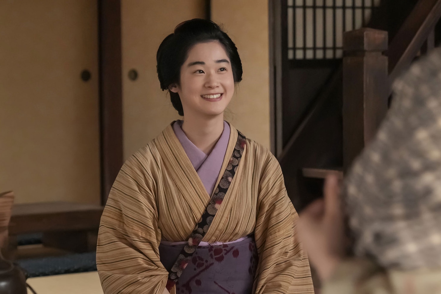 連続テレビ小説「ばけばけ」スピンオフドラマ「オウメサン、オカミ、シマス。」より、主人公のウメ（野内まる）