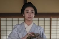 連続テレビ小説「ばけばけ」スピンオフドラマ「オウメサン、オカミ、シマス。」より、紬（山谷花純）