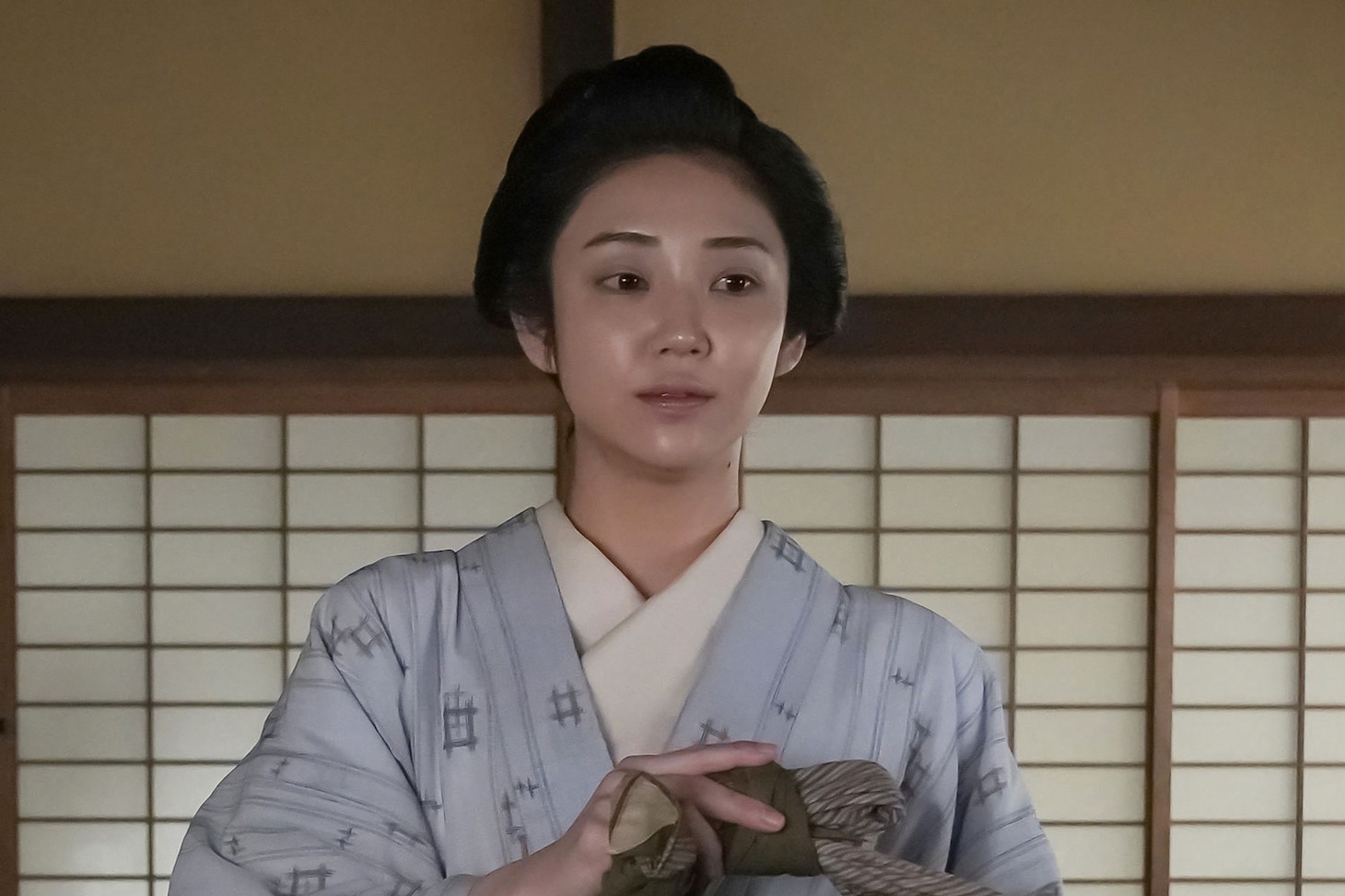 連続テレビ小説「ばけばけ」スピンオフドラマ「オウメサン、オカミ、シマス。」より、紬（山谷花純）