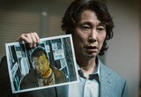 映画「名無し」場面写真より、佐々木蔵之介演じる刑事・国枝