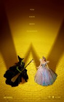3月20日から配布される映画「ウィキッド 永遠の約束」の第1弾入場者特典。黄色いレンガの道で向き合うエルファバとグリンダを描いたスペシャルステッカー。