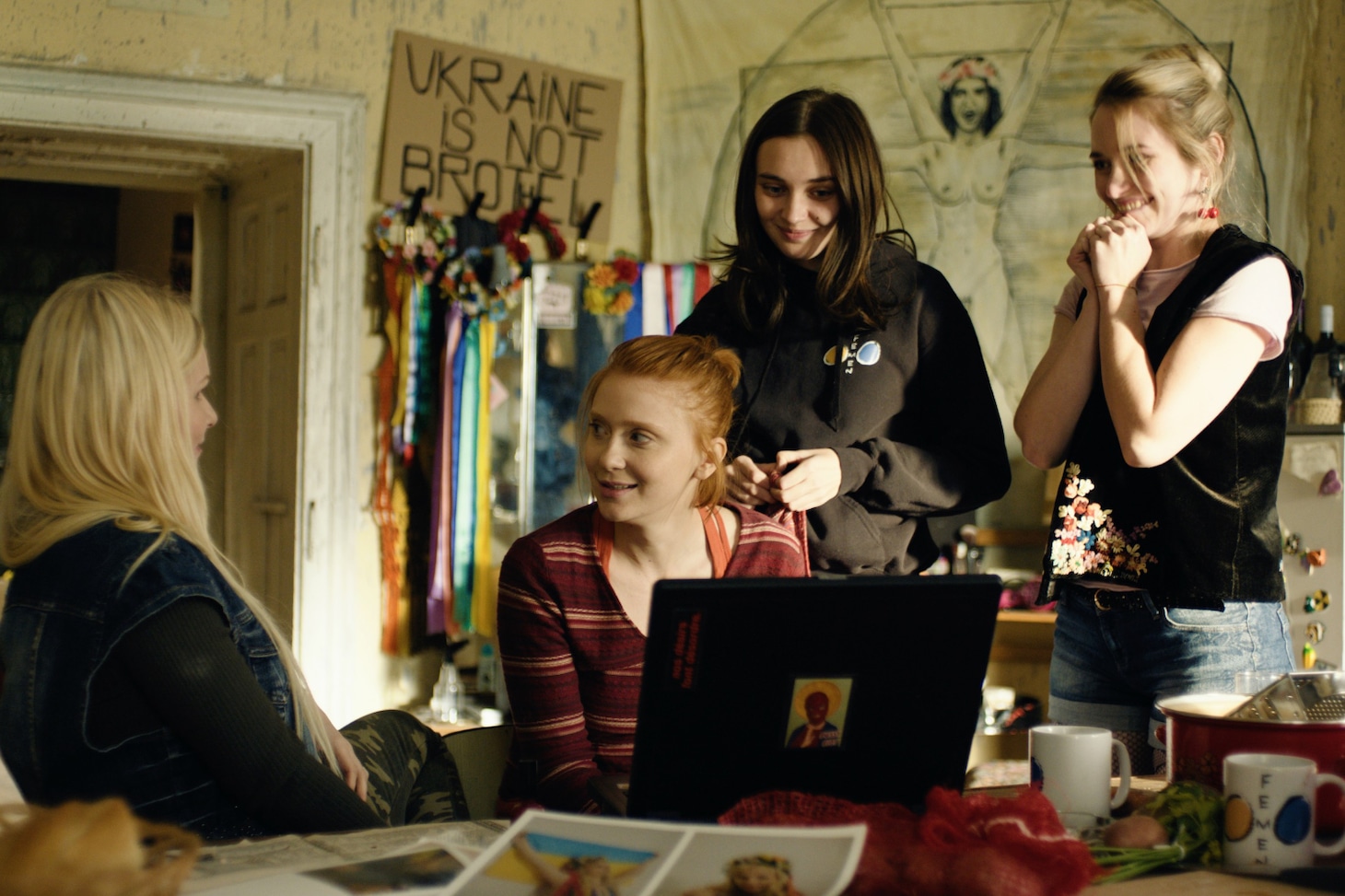 「OXANA／裸の革命家・オクサナ」場面写真