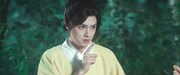 中国ドラマ「彼女はPretty Boy」より、グアンホン（官鴻）演じる清采。ごろつきの親分として平穏に暮らしていた清采だが、父を救うため女装し、悪名高い女子だけの武門・明夷山荘に潜入することになる