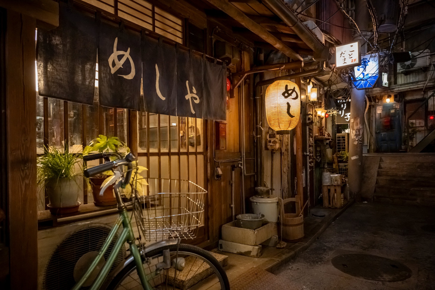 「深夜食堂」の舞台となる“めしや”の外観