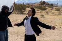 映画「正直不動産」アメリカ・テキサスの撮影現場にて、突風を受ける山下智久