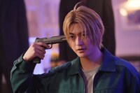 映画「SAKAMOTO DAYS」より、坂本の相棒である朝倉シン（高橋文哉）