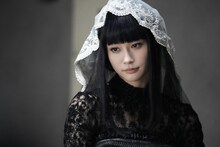 実写映画「SAKAMOTO DAYS」目黒蓮の坂本ら16名を捉えた場面写真が一挙解禁