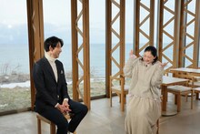 3月20日放送のNHK総合「インタビュー ここから」に出演した常盤貴子（右）