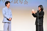 「90メートル」舞台挨拶付きチャリティ上映会にて、山時聡真（左）の母からの手紙を代読する菅野美穂（右）