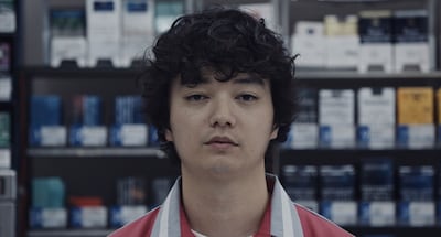 染谷将太主演のホラー映画「チルド」場面写真。コンビニの副店長・堺