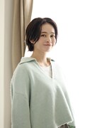 吾妻朔太郎が居候する姉の森元芙美子（佐久間麻由）