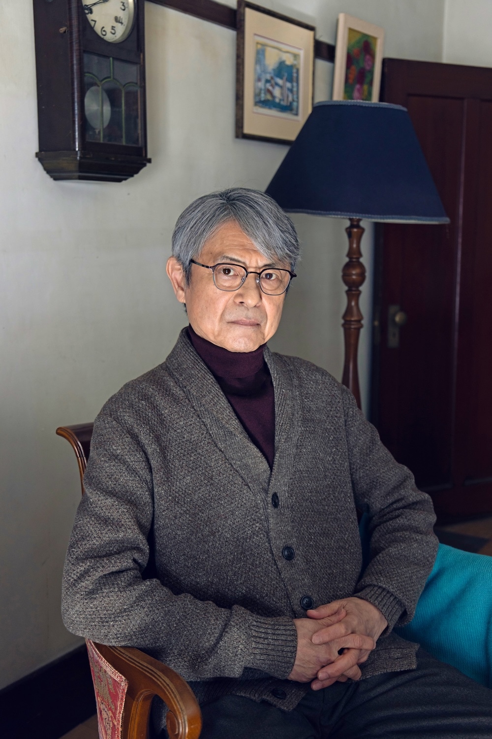 久慈静の人生に大きな影響を与える翻訳家の父・久慈義治（升毅）