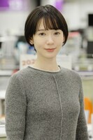 ドラマ「晩餐ブルース Special」より、穂志もえか演じる上野ゆい。