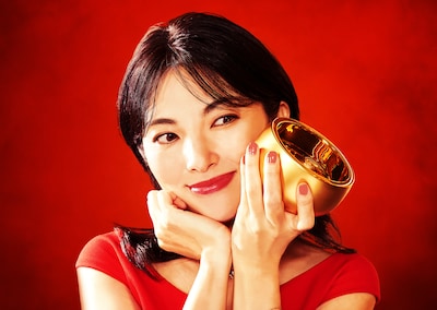 「黄金泥棒」場面写真。田中麗奈が金（きん）の魅力に取り憑かれた主婦を演じたクライムコメディ ©2025『黄金泥棒』FILM PARTNERS.