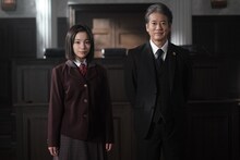唐沢寿明（右）と當真あみ（左）が共演するテレビ朝日ドラマプレミアム「無垢なる証人」。韓国で観客動員数230万人を記録した同名映画のリメイクとなる
