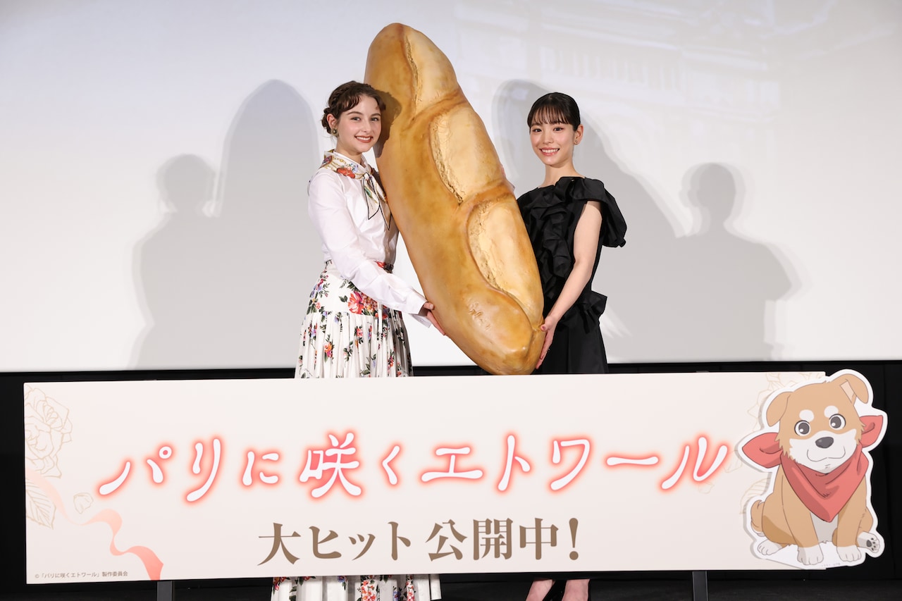 「パリに咲くエトワール」公開御礼イベントの様子。左から嵐莉菜、當真あみ