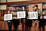 「探偵はBARにいる」シリーズ最新作のタイトルを発表する大泉洋（中央）、松田龍平（右）、白石和彌（左）