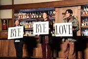 「探偵はBARにいる」シリーズ最新作のタイトルを発表する大泉洋（中央）、松田龍平（右）、白石和彌（左）
