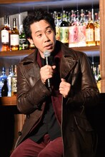 「北海道でこのコートは寒い！」とぼやく大泉洋