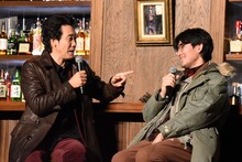 左から大泉洋、松田龍平