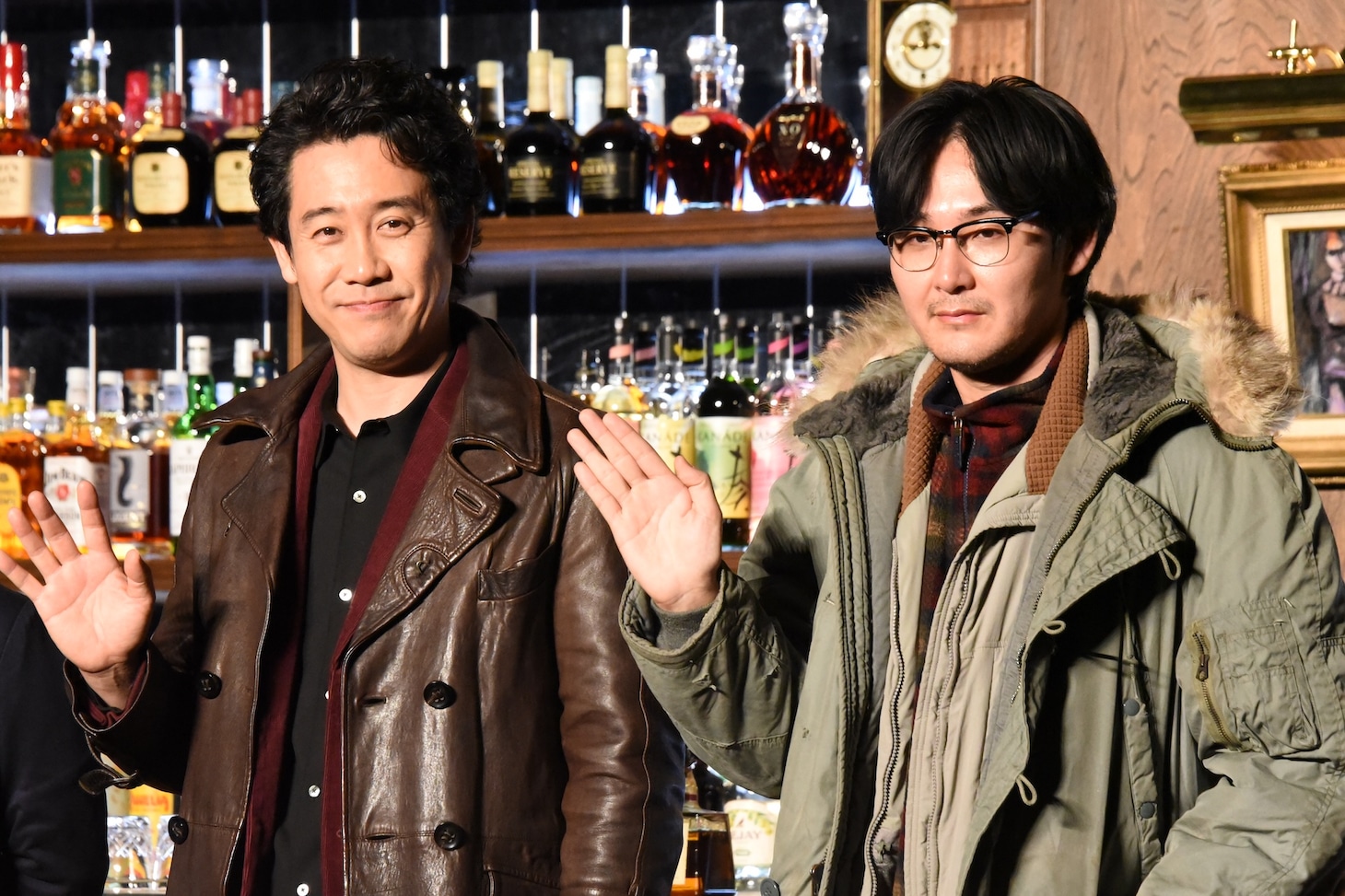 左から大泉洋、松田龍平