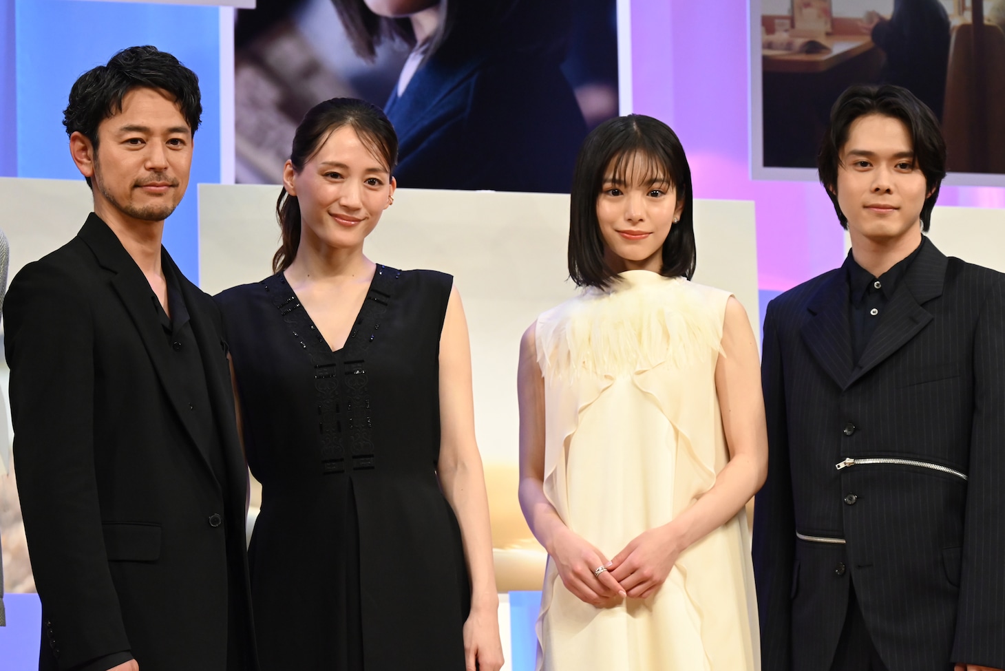 左から妻夫木聡、綾瀬はるか、當真あみ、細田佳央太