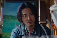 「見えない娘 THE INVISIBLES」より、毎熊克哉演じる父・星野学