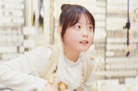 「見えない娘 THE INVISIBLES」より、矢山花演じる次女・星野音々